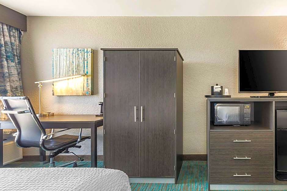 Comfort Inn Dallas North Love Field Airport