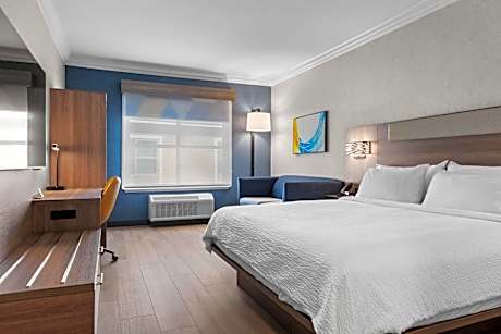 Standard King Room