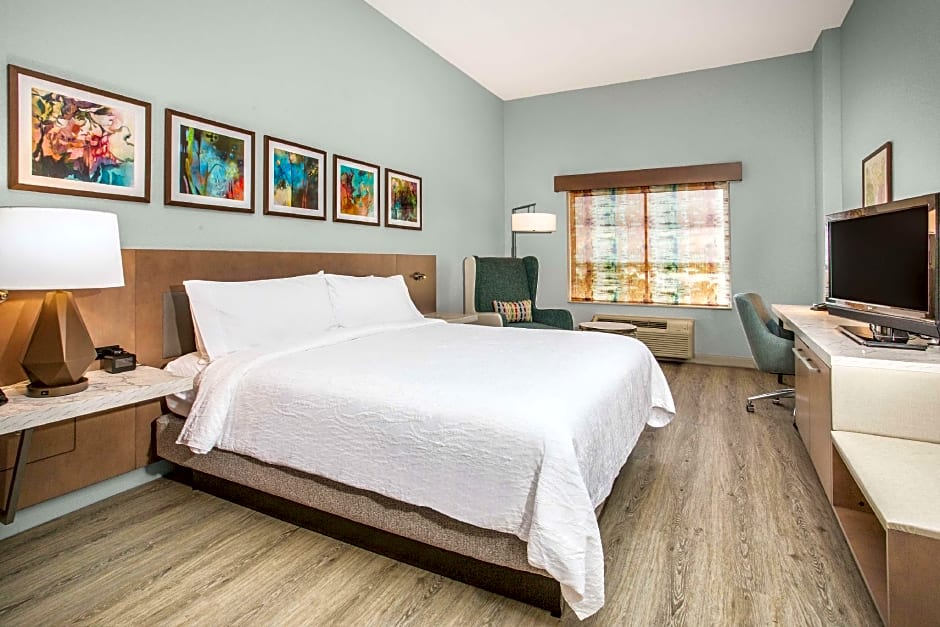Photo 1 of 1 of 1 King Bed, Balcony