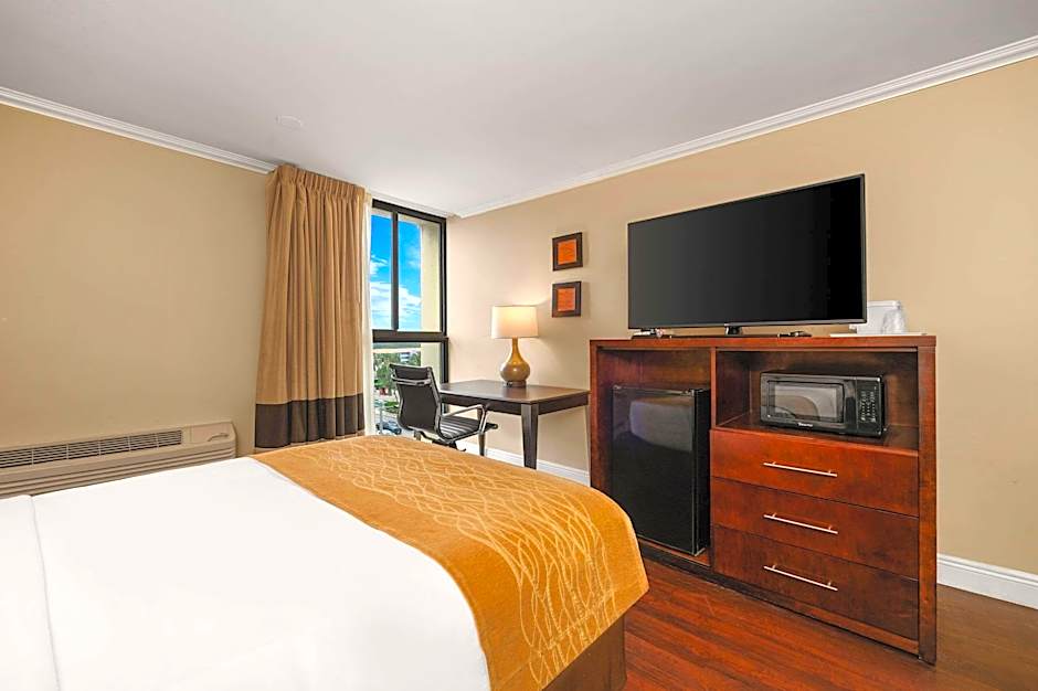 Photo 1 of 8 of 2 Double Beds, Ocean View