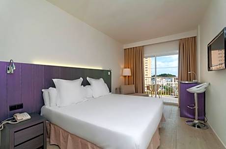 Connecting Room