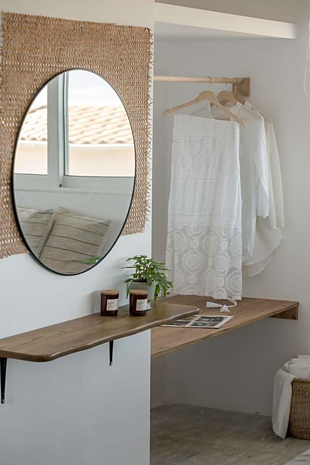 Santa Maroma Rooms & Houses