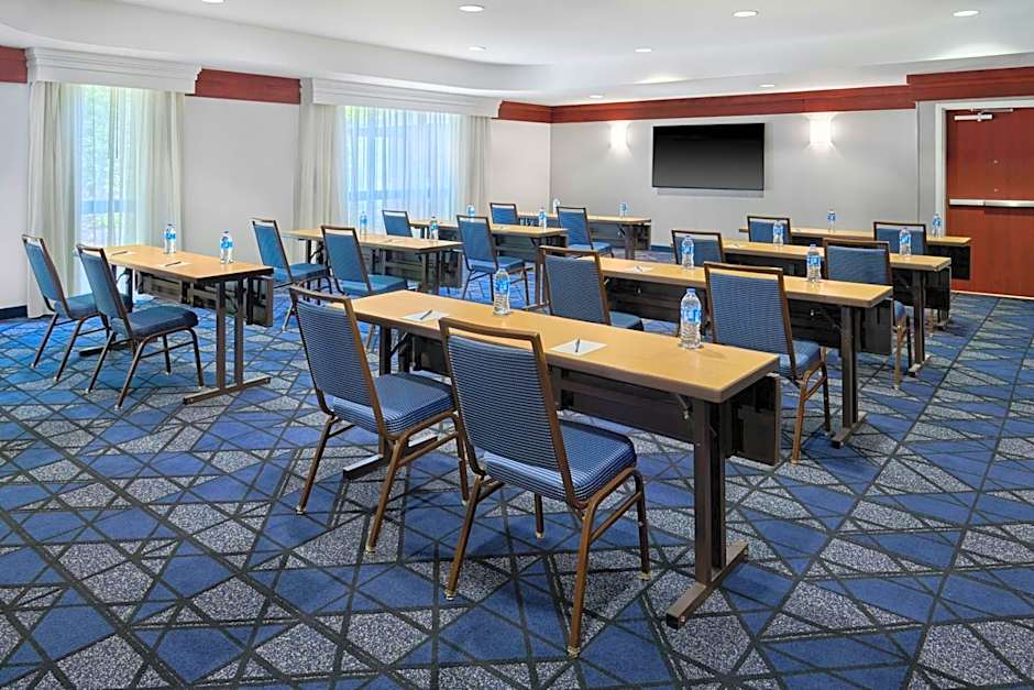 Courtyard by Marriott Kansas City Shawnee