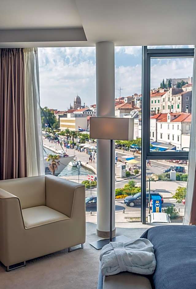 Bellevue Superior City Hotel