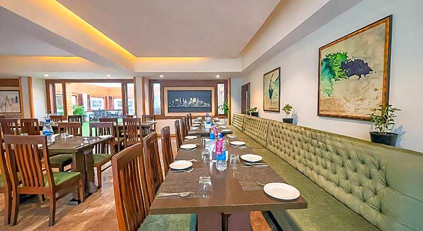 Yashshree Sanderling Mall Road