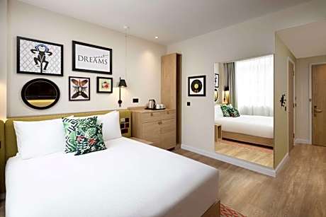 Queen Room - Mobility Access