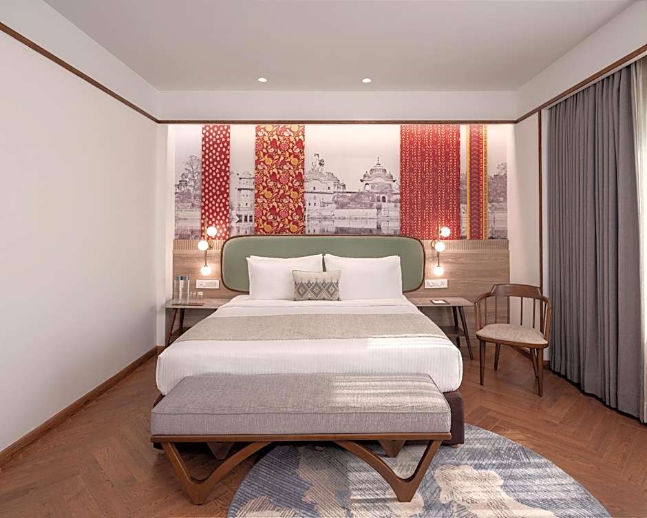 Nidhivan Sarovar Portico