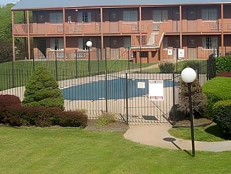 Countryside Suites Kansas City Independence I-70 East Sports Complex Hotel