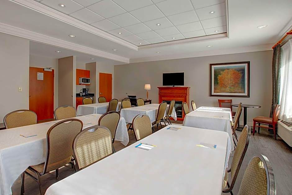 Days Inn & Suites by Wyndham Collingwood