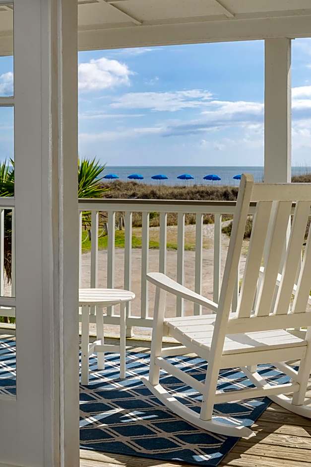 Elizabeth Pointe Lodge