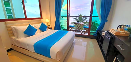 Super Deluxe Double Room with Balcony and Sea View (10% off on Male City Tour)