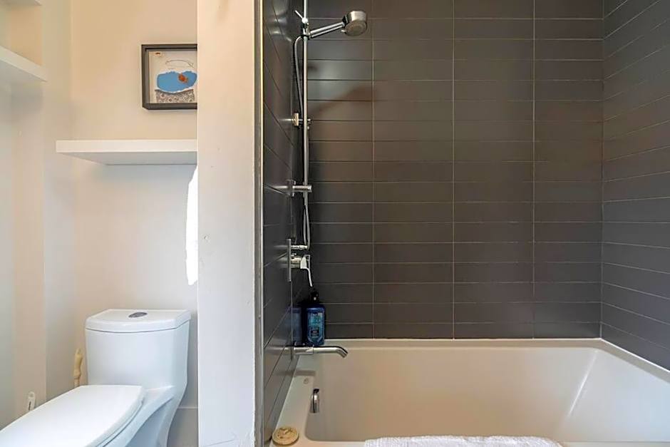 Large & Sunny Beautiful Home #103