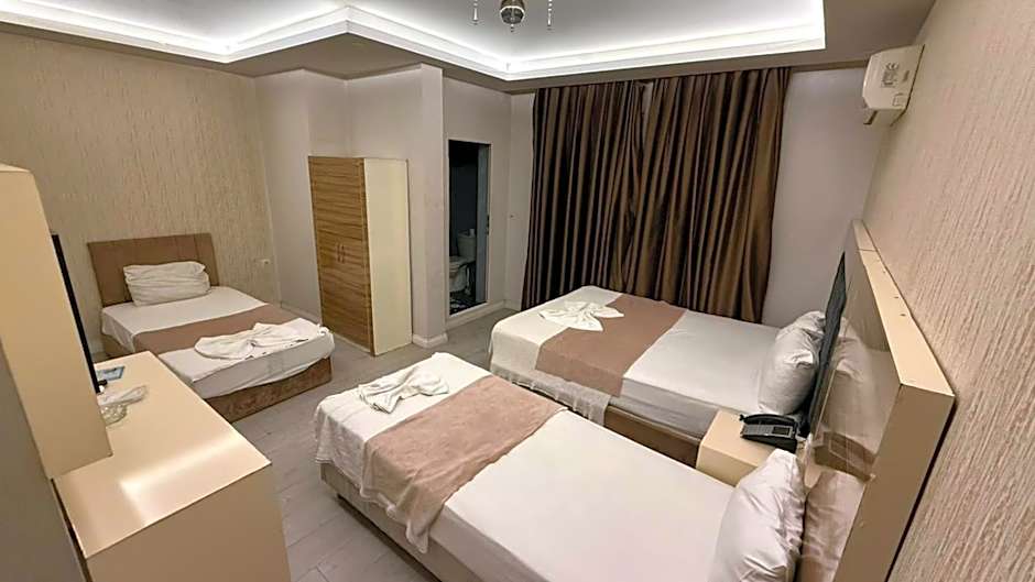 Grand Black Hotel