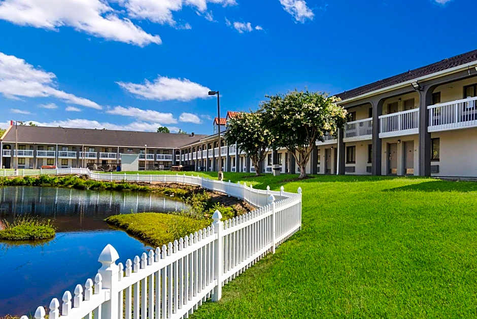 Rodeway Inn At Fort Lee