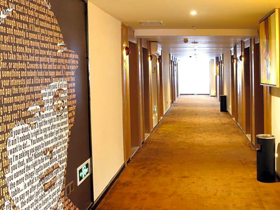 IU Hotel Xian Xijing Hospital Tonghua Gate Subway Station Branch