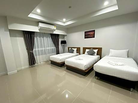 Triple Room with City View