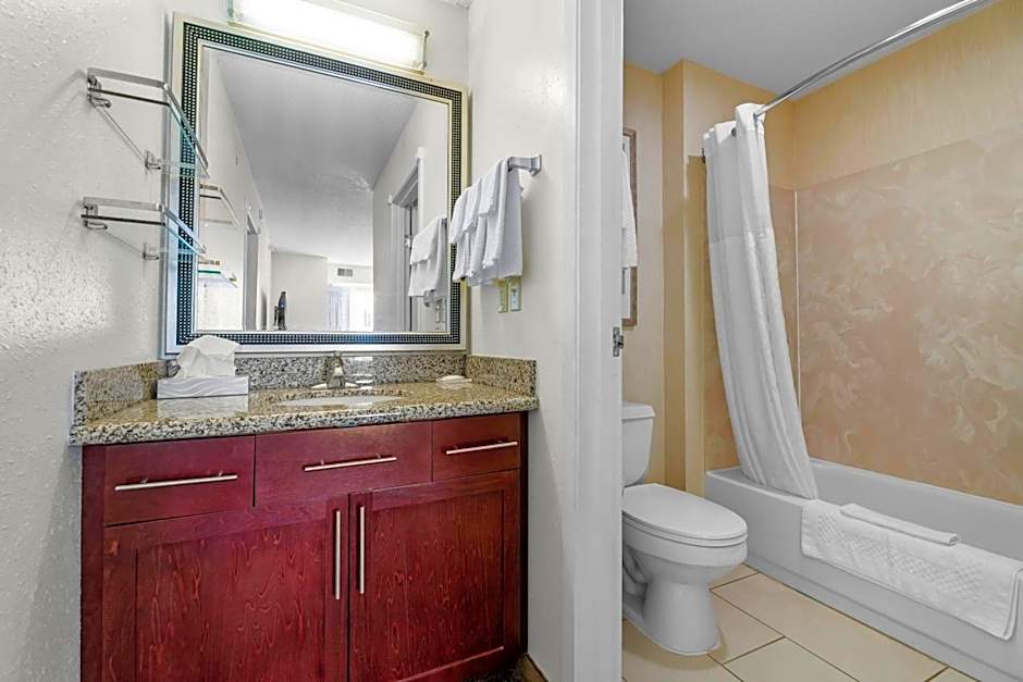 MainStay Suites Appleton Airport - Fox River Mall Area