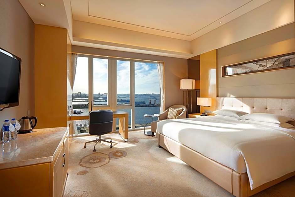 Photo 1 of 4 of Executive 1 King Bed