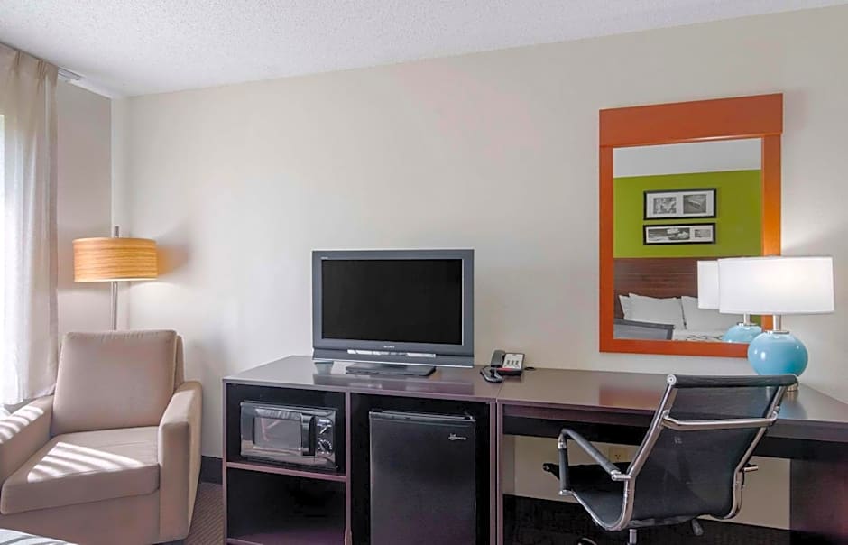 Sleep Inn & Suites Near Fort Gregg-Adams