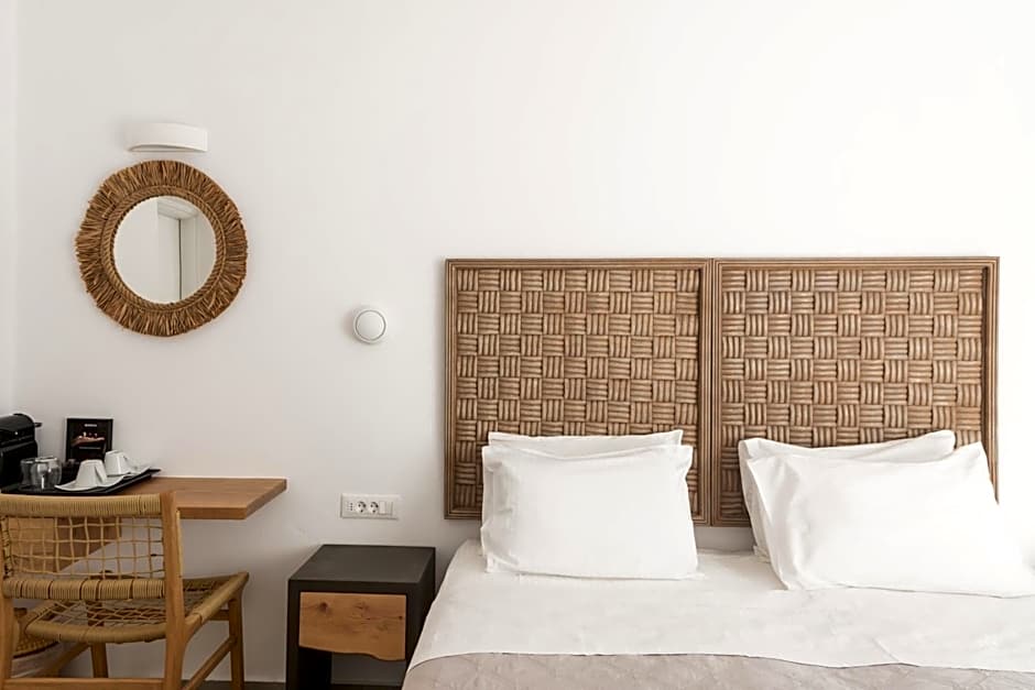 Super Paradise Hotel