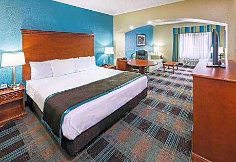 Deluxe King Studio Suite - Non-Smoking