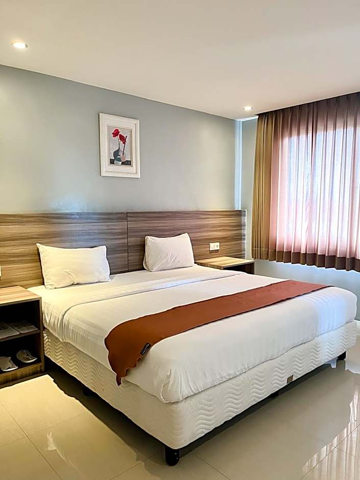 Photo 1 of 5 of Superior 1 King Bed