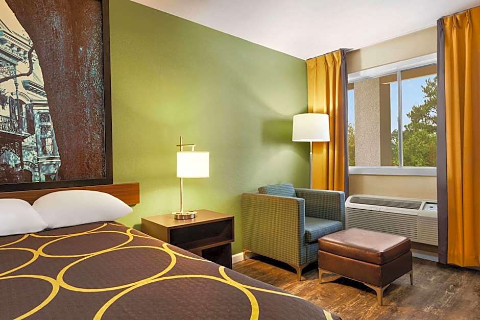 Super 8 by Wyndham Brookhaven