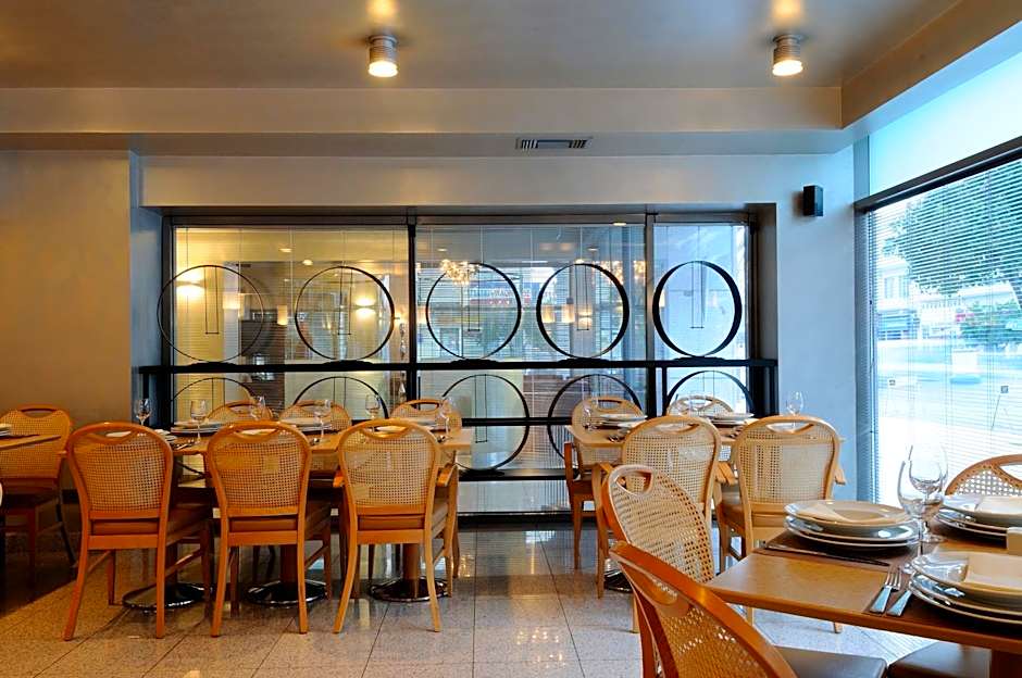 Maniatis Hotel