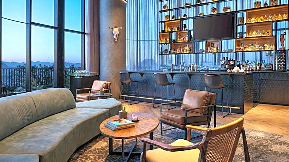 VETTA, DISTRITO UNO, AUTOGRAPH COLLECTION