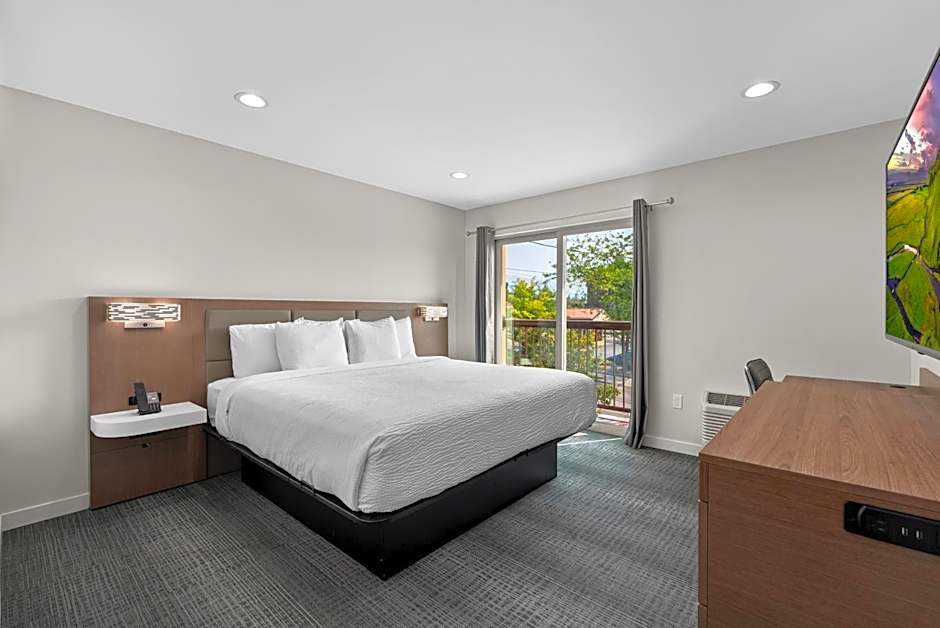 Sandpoint Hotel & Suites Downtown