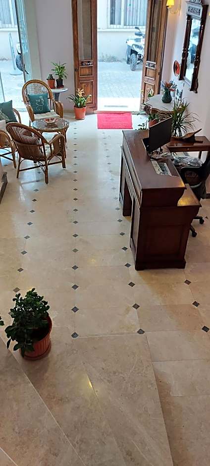 AtaÇesme Otel
