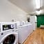 HomeTowne Studios by Red Roof St. Louis - Airport/ N Lindbergh