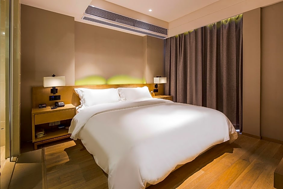 V8 Ziyuangang Hotel