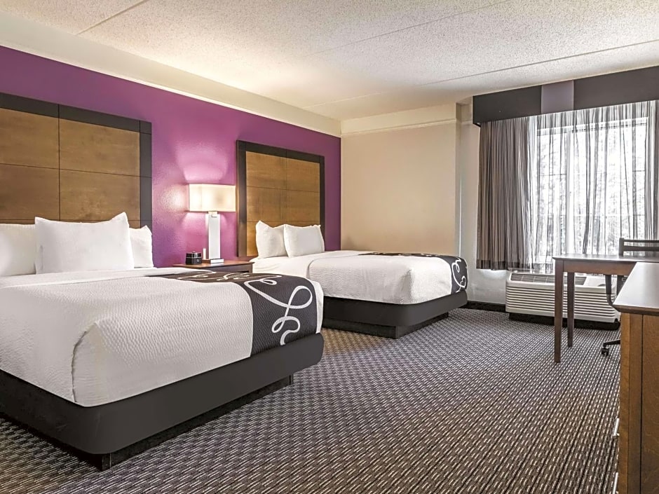 La Quinta Inn & Suites by Wyndham Alexandria Airport