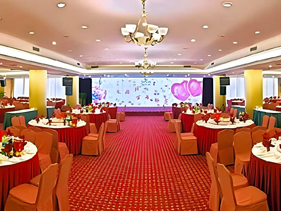 Kunming Green Land Hotel