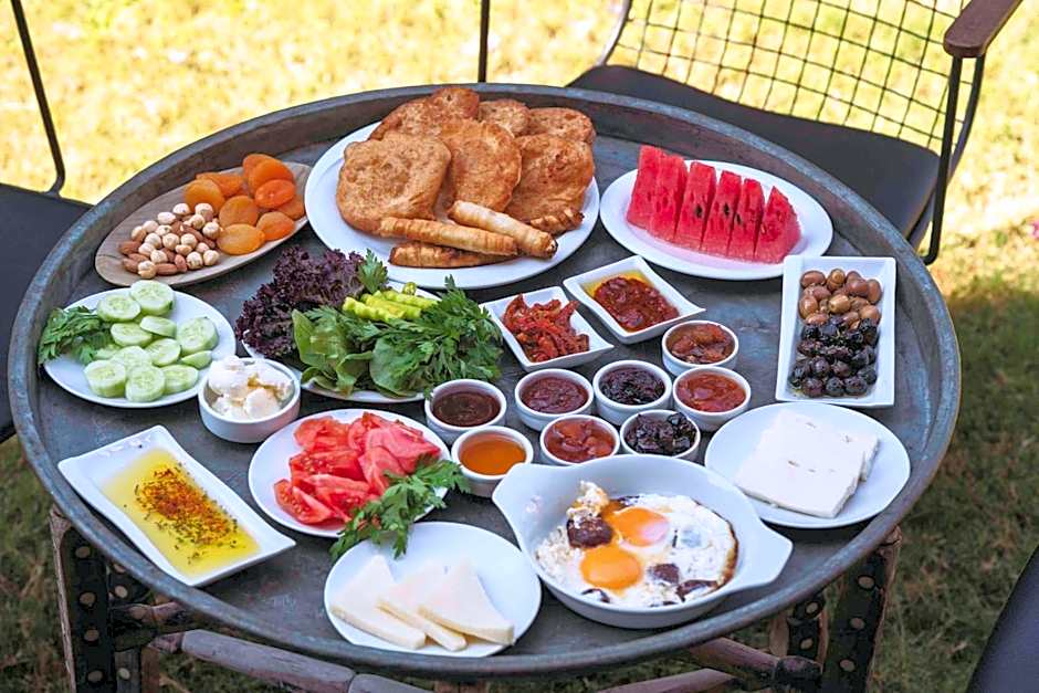 Cunda Tas Konak Otel