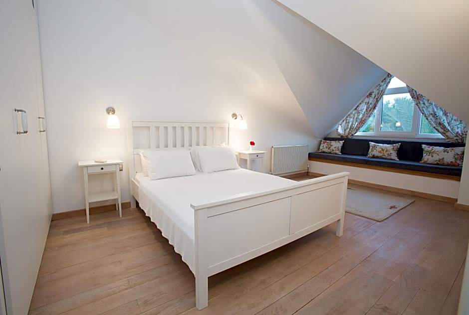 Dedeminn Marina Hotel