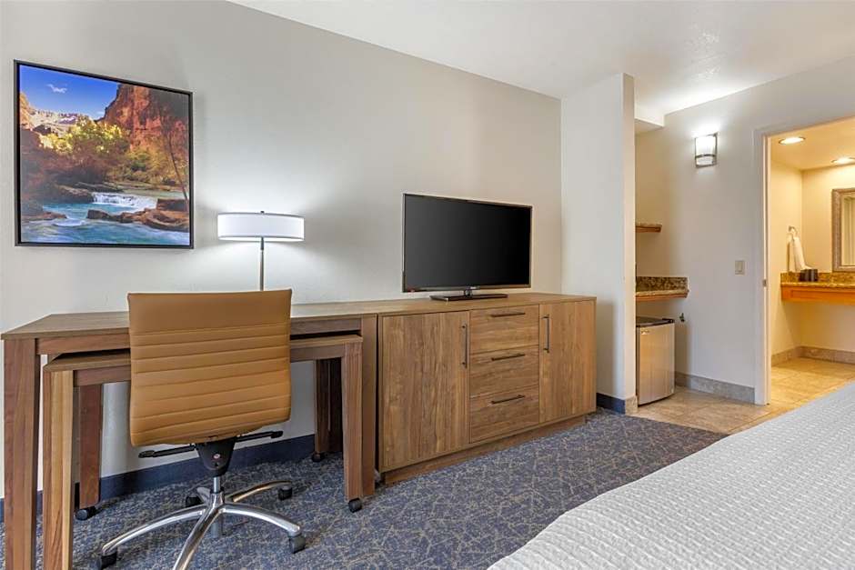 Best Western Plus A Wayfarer's Inn & Suites