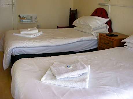 Triple Room with Balcony and Private Bathroom