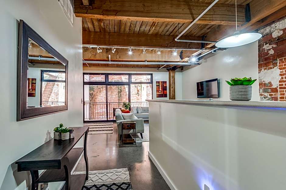 Downtown Dallas Condo - 2BR 1BA