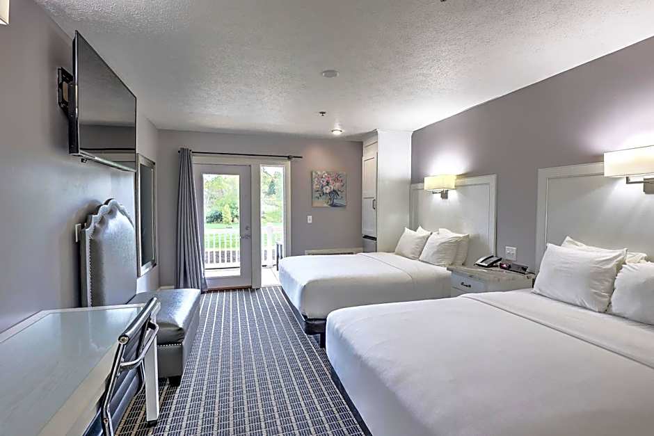 Photo 1 of 7 of Deluxe 2 Queen Beds