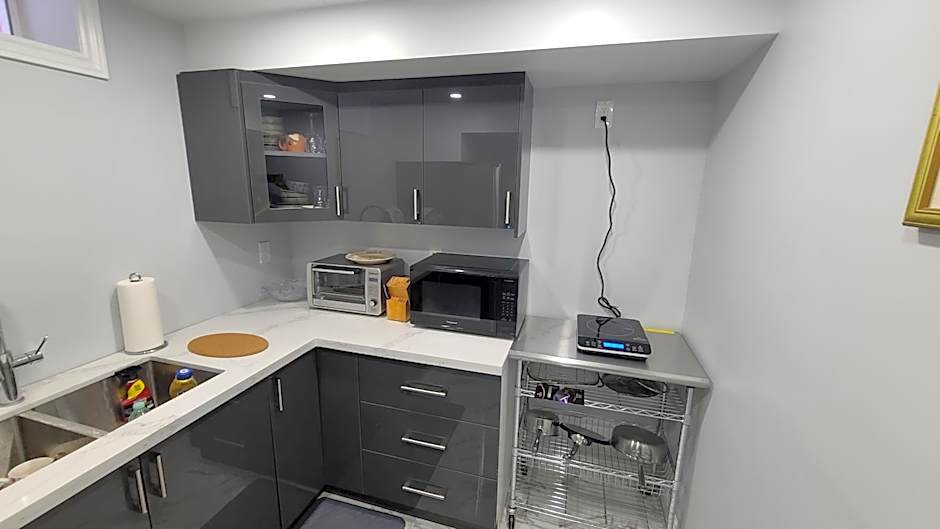 LUXURY 2-BEDROOMS UNIT WITH WIFI, LDR & PARKING.