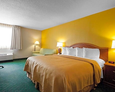 1 King Bed, Nonsmoking