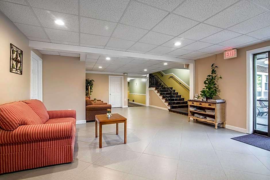 TiltonLodge Inn & Suites