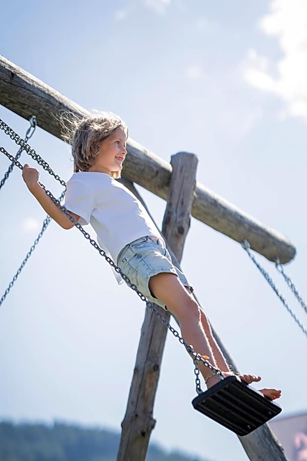 Aparthotel Familiaris - Family Apartments - Pools & Spa in Dolomites