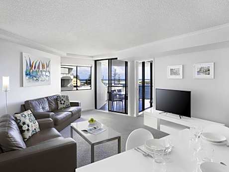 One-Bedroom Suite with Water View - Lock Off
