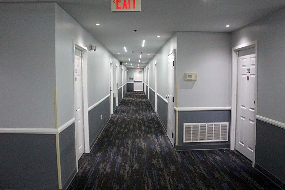 Douglas Inn & Suites Cleveland