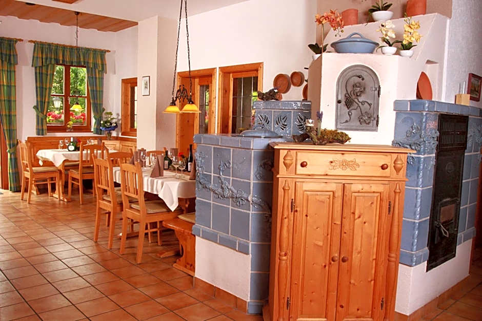 Hotel & Gasthof zum Rödelseer Schwan