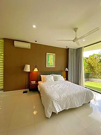 Ivory Villas & Resort - View hồ
