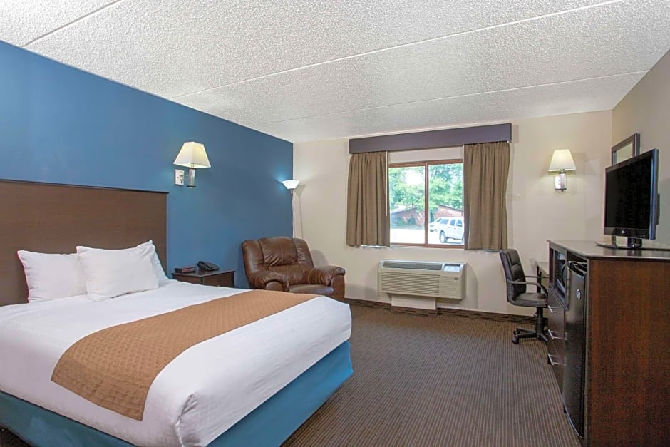 AmericInn by Wyndham Green Bay West